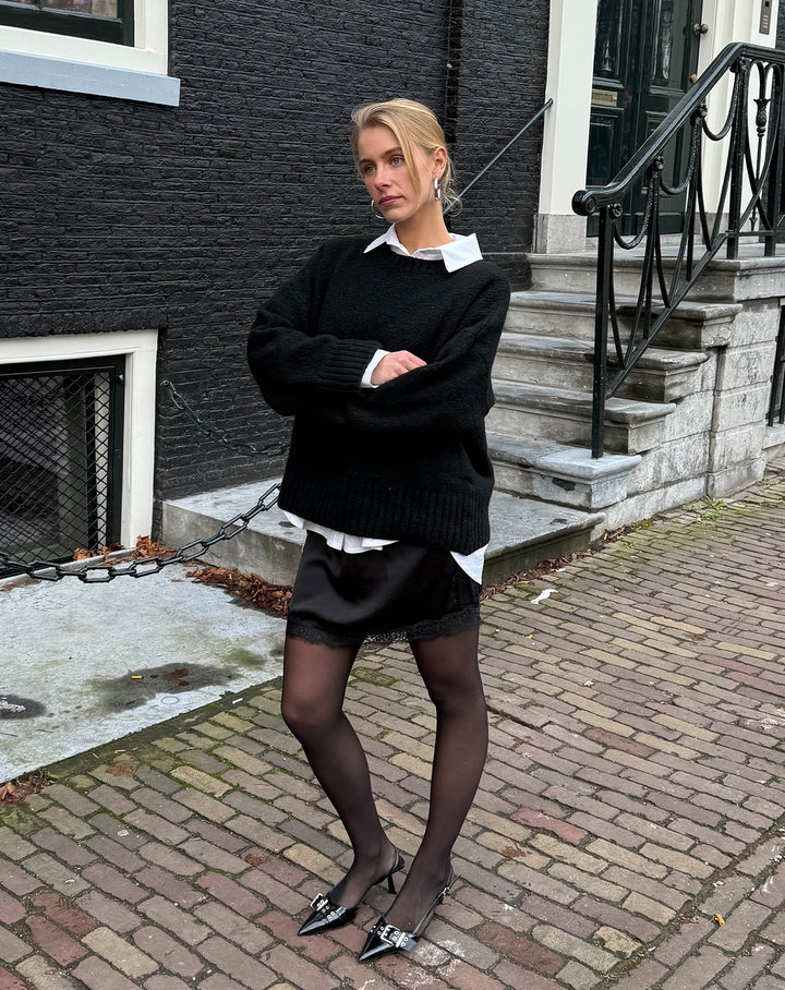 JUPE EN SATIN AVEC DENTELLE NOIRE