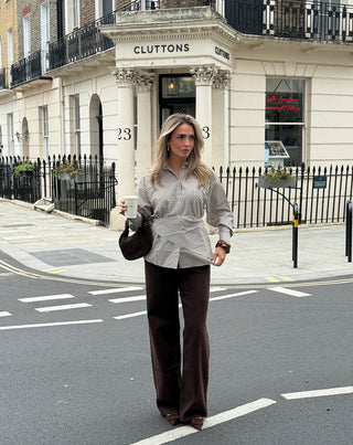 BLOUSE À CARREAUX BRUN AVEC ÉCHARPE