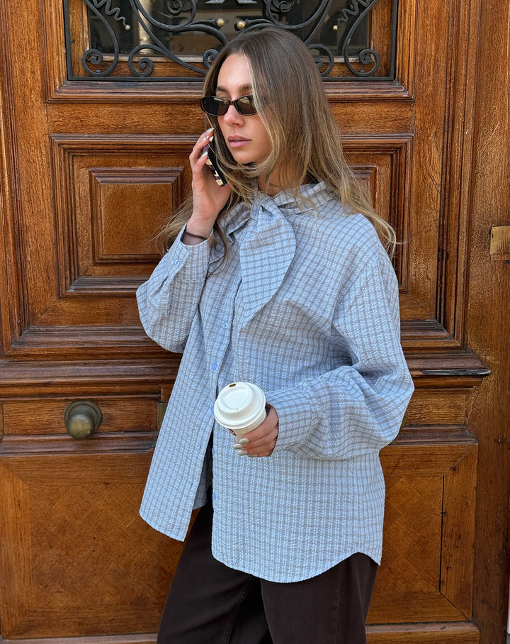 CHEMISE À NŒUD BLEU CLAIR