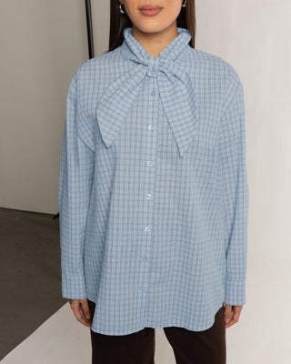 CHEMISE À NŒUD BLEU CLAIR