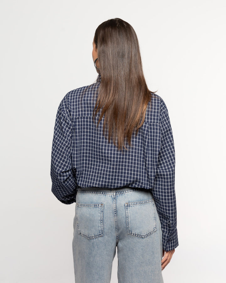BLOUSE À CARREAUX AVEC NŒUD BLEU MARINE
