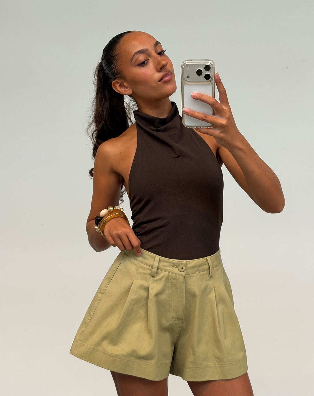 TAMAR TOP HALTER DRAPÉ MARRON FONCÉ