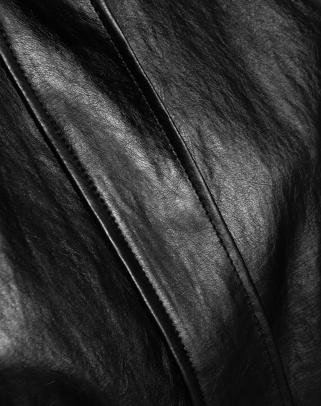VESTE EN SIMILI CUIR AVEC CEINTURE NOIRE