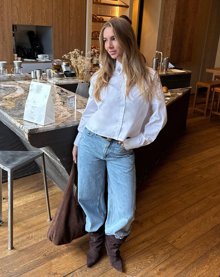 BLOUSE AVEC NŒUD ET BOUTON FANTAISIE