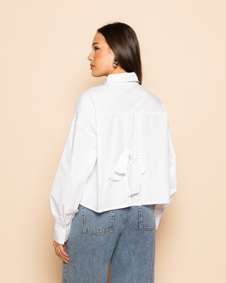 BLOUSE AVEC NŒUD ET BOUTON FANTAISIE