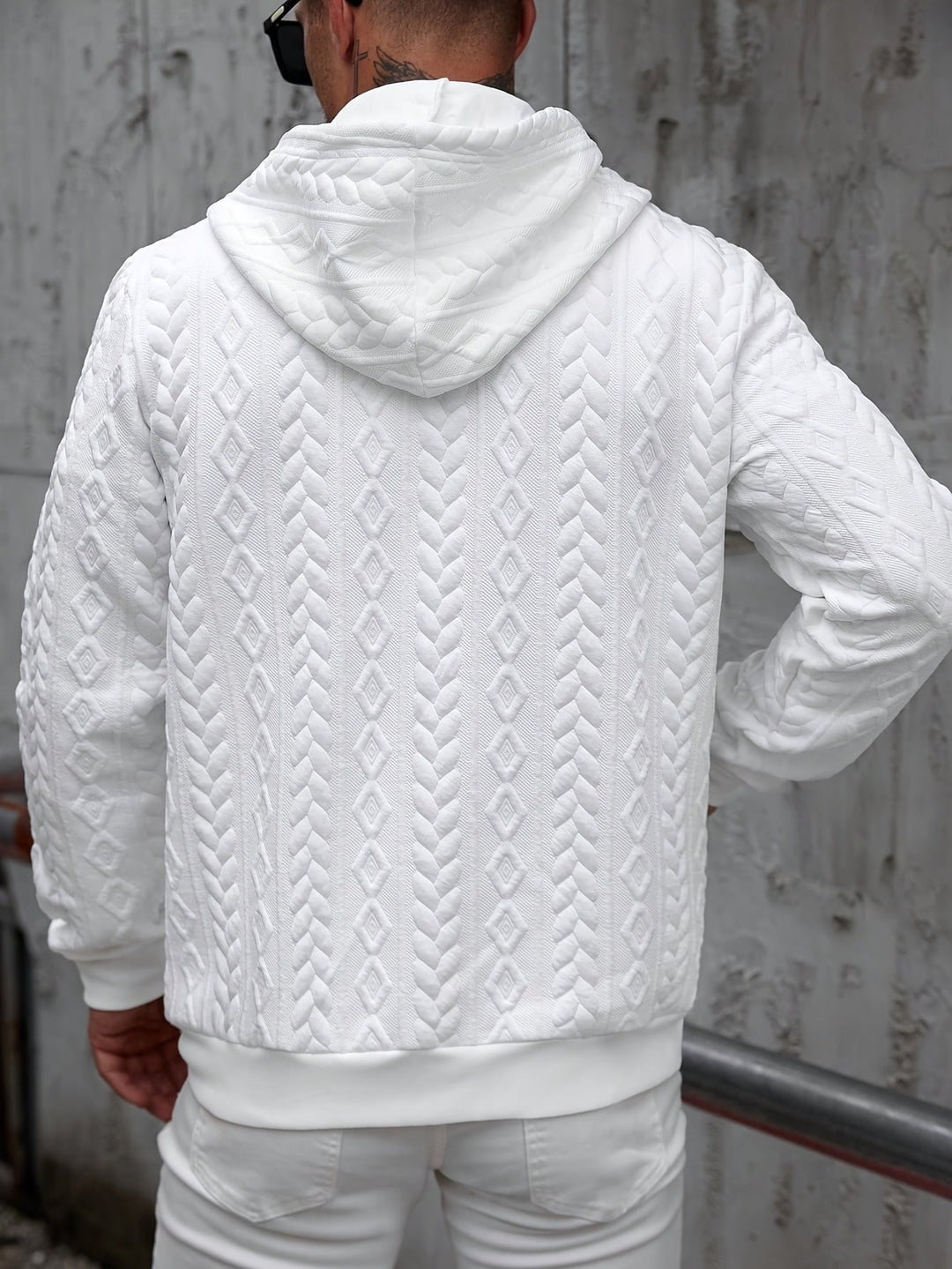 BRYNOUVELLE | SWEAT À CAPUCHE EN MAILLE GÉOMÉTRIQUE POUR HOMME