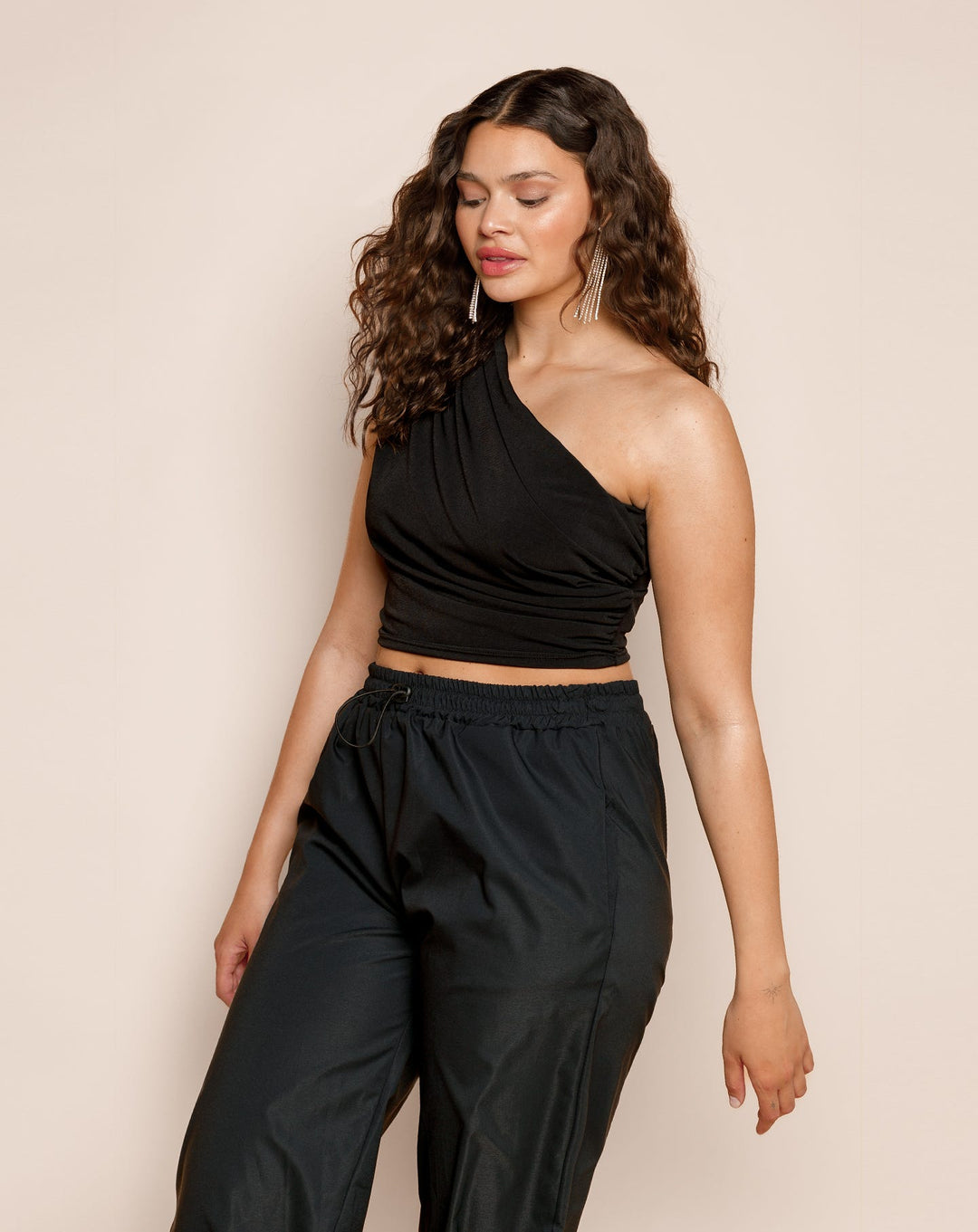 TOP SANS MANCHES RUFFLE NOIR