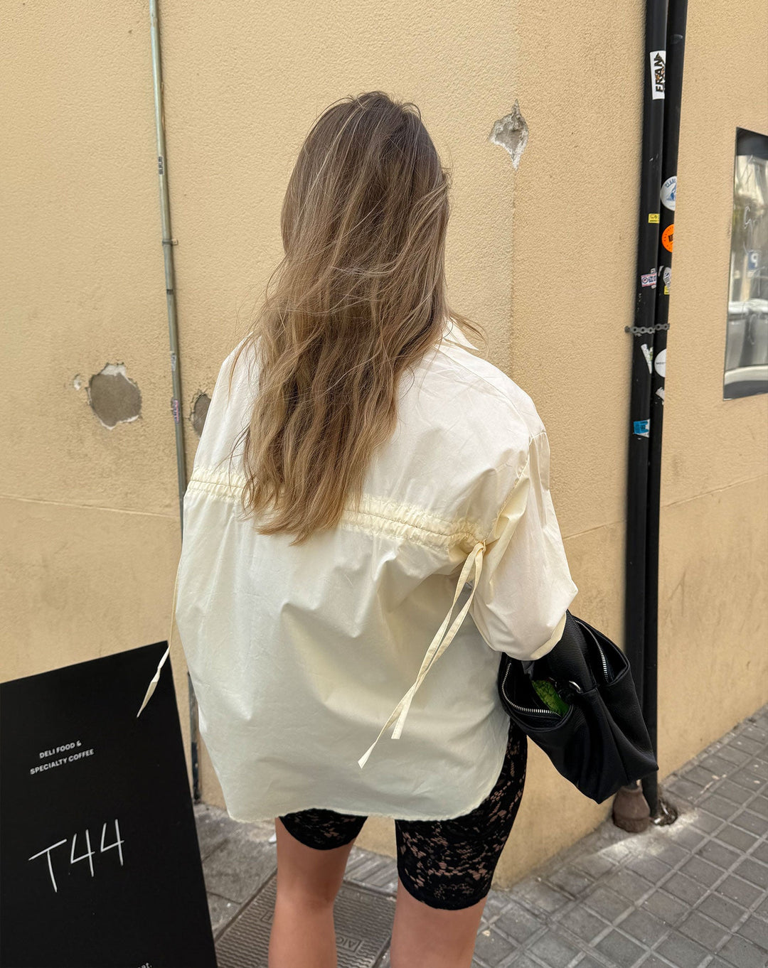 BLOUSE EN POPLINE AVEC CORDON JAUNE BEURRE