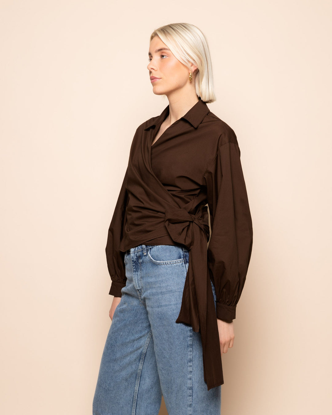 BLOUSE EN POPLIN AVEC NOEUD BRUN