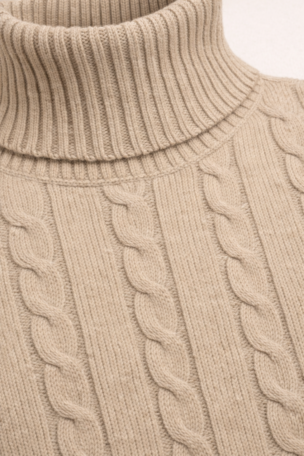 CACHE-CŒUR EN TRICOT À CÂBLES