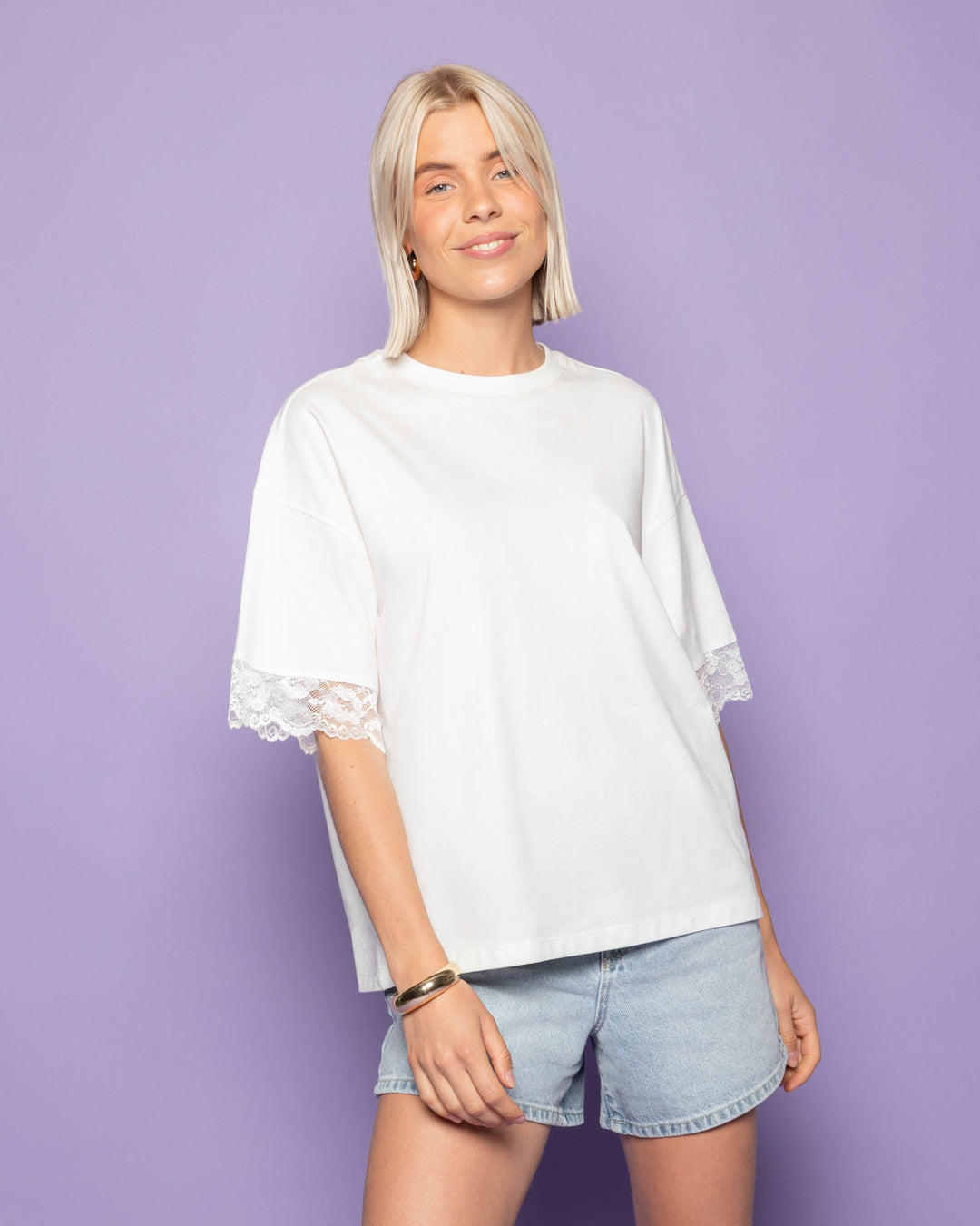 T-SHIRT OVERSIZE À MANCHES EN DENTELLE CRÈME