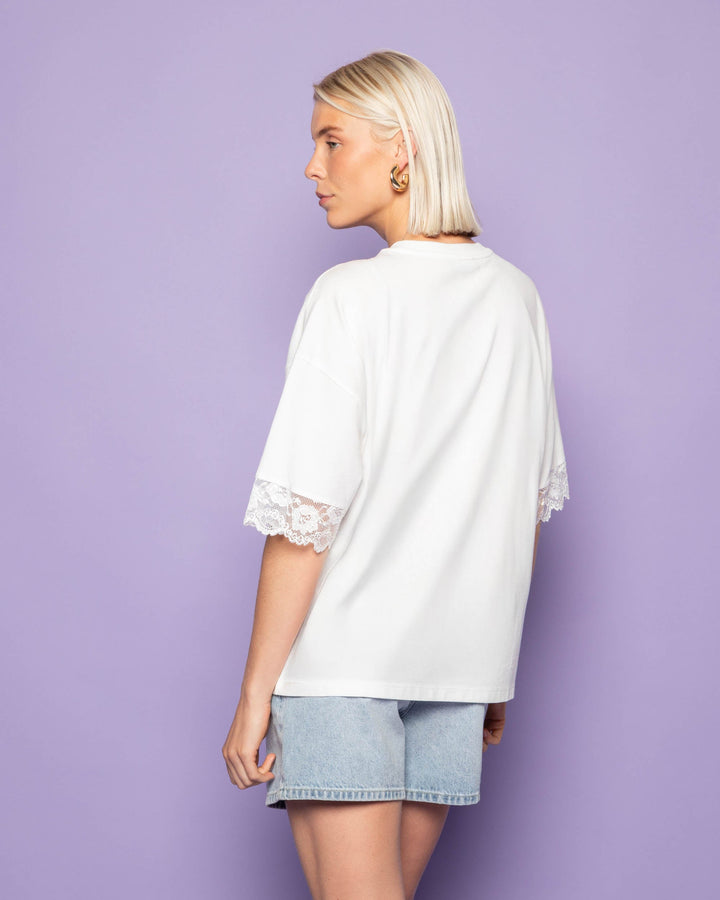 T-SHIRT OVERSIZE À MANCHES EN DENTELLE CRÈME