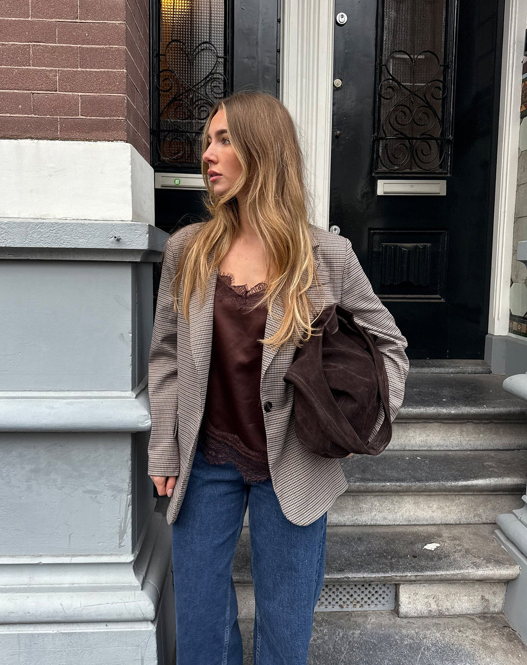 TOP CAMI EN SATIN ASYMÉTRIQUE BRUN
