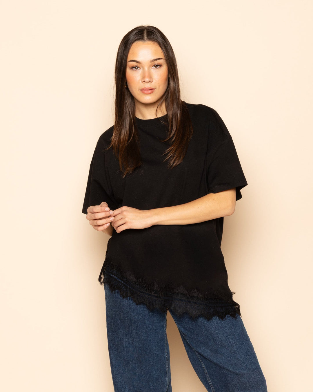 T-SHIRT OVERSIZE À BORD EN LACE NOIR