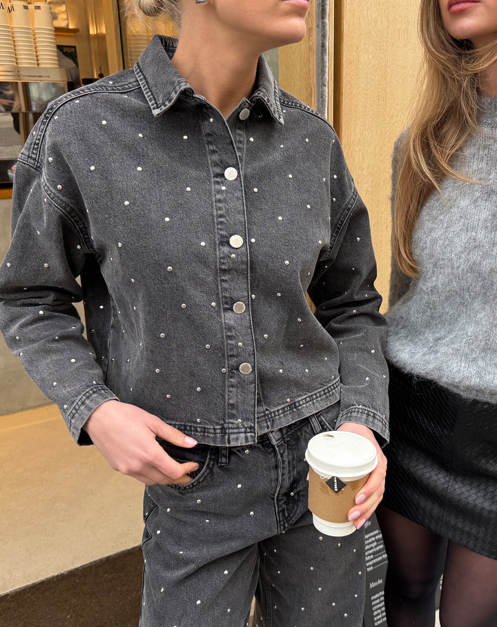 VESTE EN DENIM À STUDS GRIS