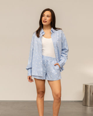 BLOUSE À RAYURES AVEC FLEURS SURDIMENSIONNÉES BLEUE