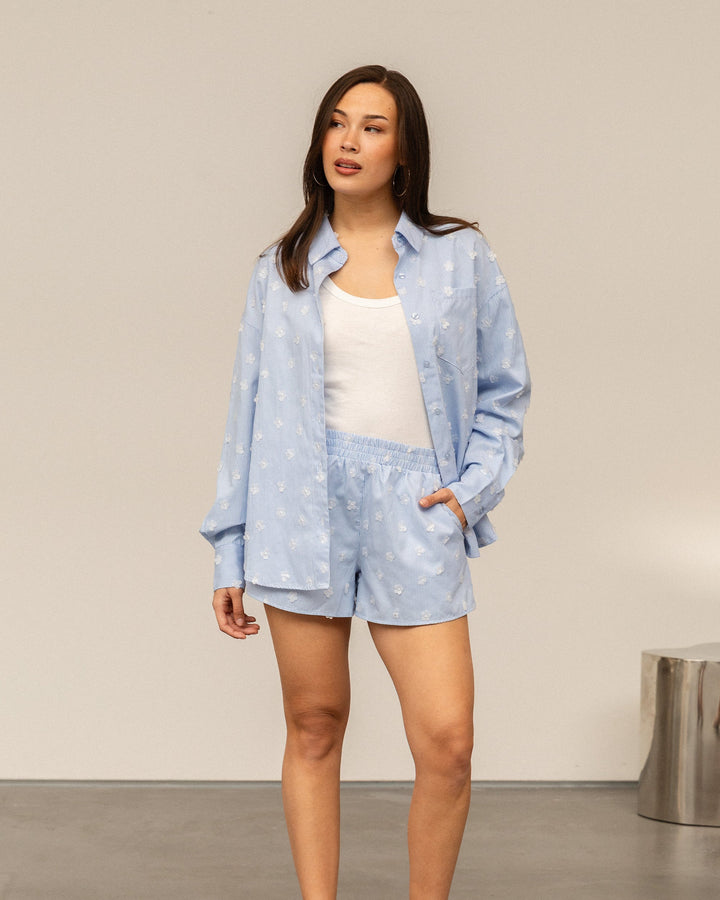 BLOUSE À RAYURES AVEC FLEURS SURDIMENSIONNÉES BLEUE
