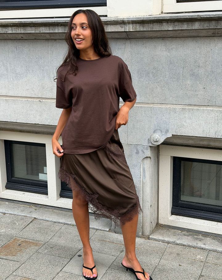 JUPE EN SATIN À VOLANT ASYMÉTRIQUE STACEY BRUN