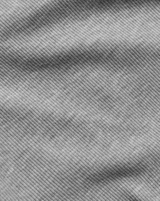 TOP SANS MANCHES EN V RAYÉ GRIS MÉLANGE
