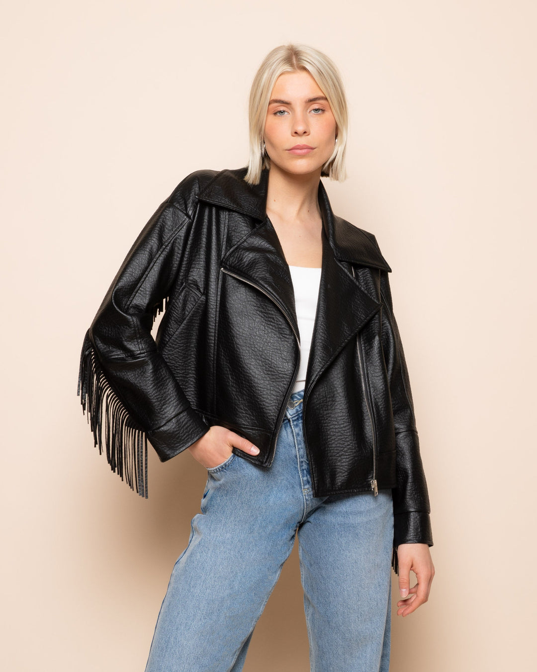 VESTE EN FRANGE EN SIMILI CUIR NOIRE