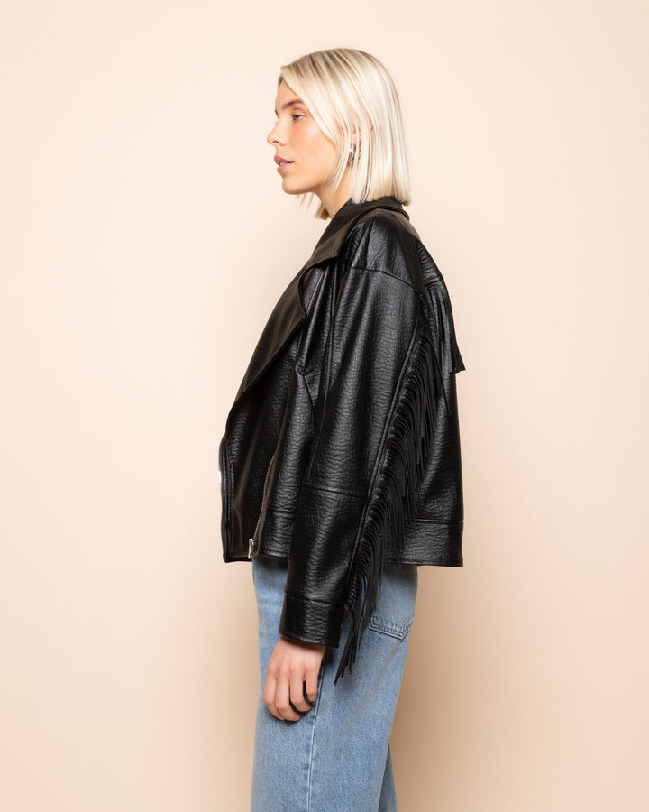 VESTE EN FRANGE EN SIMILI CUIR NOIRE