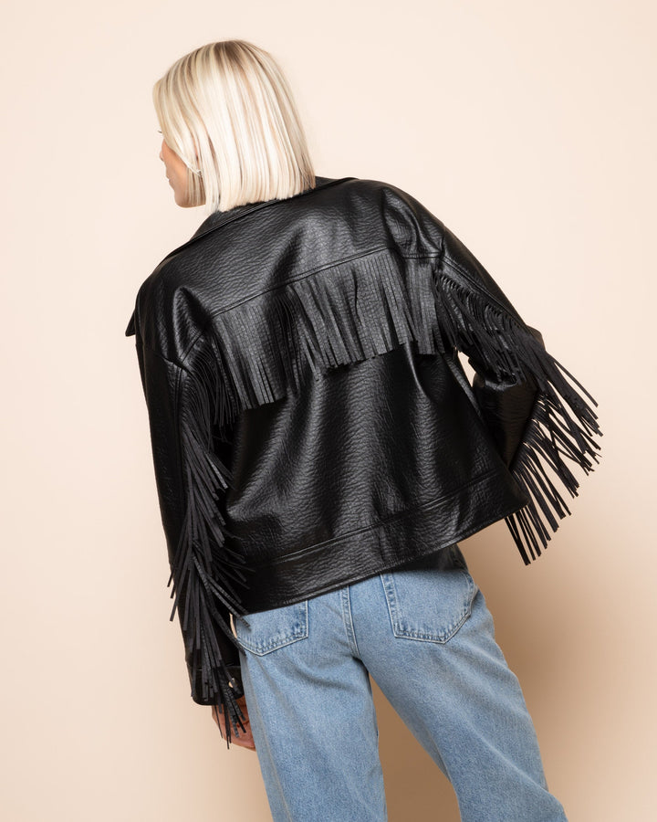 VESTE EN FRANGE EN SIMILI CUIR NOIRE
